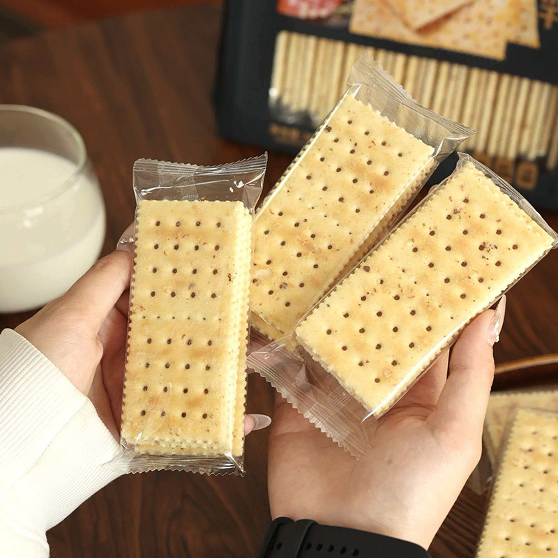 بسكويت الصودا باللحم المقدد والكمأة السوداء